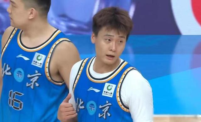 杨鸣失控怒吼裁判遭驱逐！辽宁不败金身告破，北京坐收渔利登顶