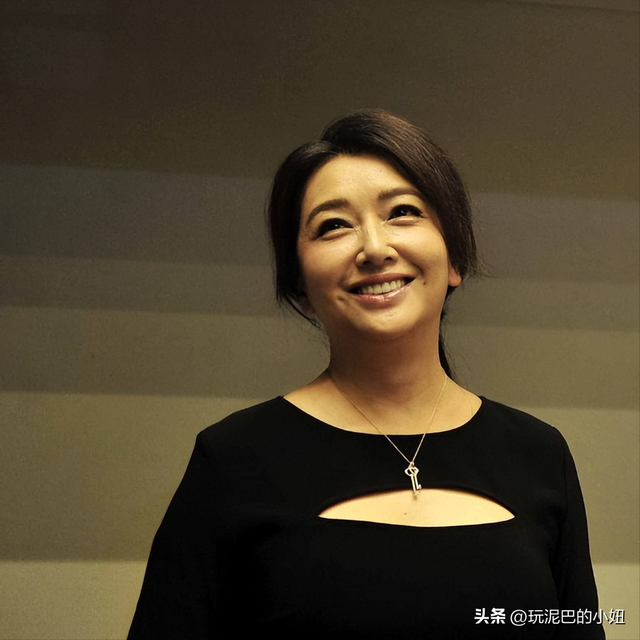 钱再多有什么用？58岁身家过亿的江珊，每天为27岁女儿操碎了心