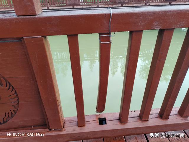 全国文明城市柘城县国家湿地公园榕湖斥巨资升级的人行栈道现状