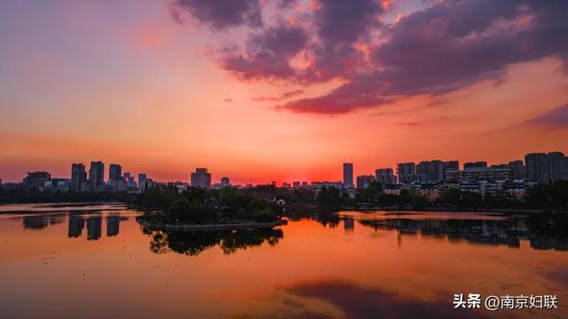 日暮下的金陵，绝美！