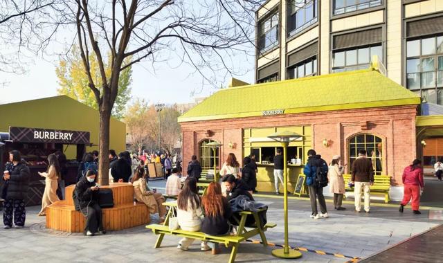 承包全家冬日快乐！王府中环冰乐园已上线→