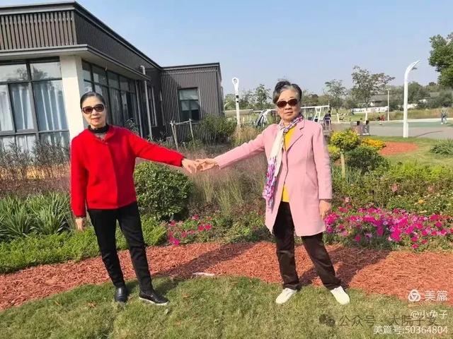 黎如芷｜秋意沐芳华，姐妹携手同行