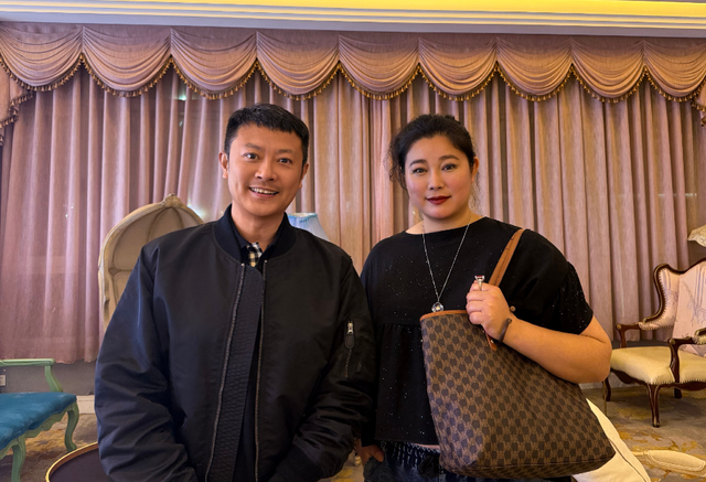 于娜印小天国庆节相聚，昔日女神变成胖大婶，印小天苍老又憔悴