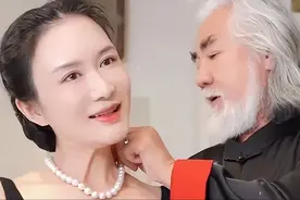 开心坏了！72岁张纪中又当爹，网友：7年4娃，就不能干点别的？图片