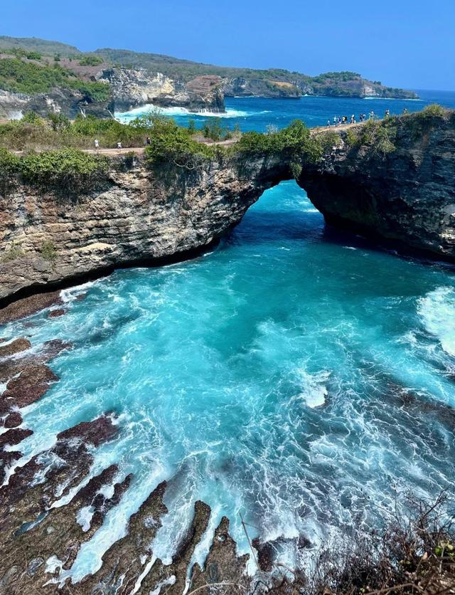 “网红天堂”崩塌！巴厘岛涌现4200吨垃圾，还想出国游玩吗？