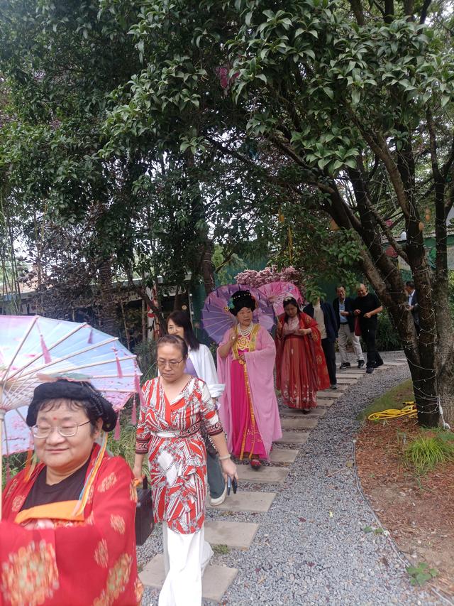 【未央老体协七夕节组织老年人一日游】
