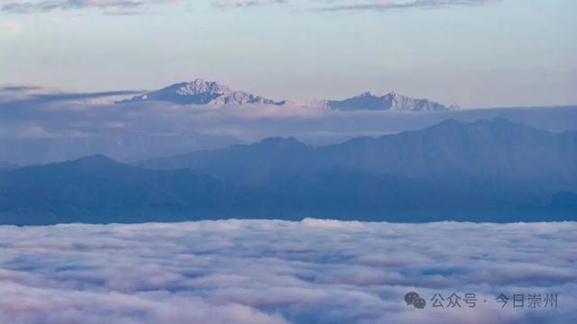 日出 + 云海 + 雪山，今天的崇州主打一个美！