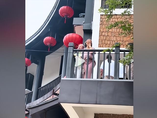 当70岁林青霞和73岁朱琳站在一起，才知道什么叫做人间绝色