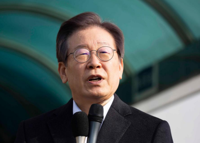 特朗普杀招立竿见影？李在明掏不出4000亿美元，立马反转对华态度