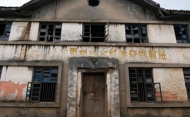 70年代一台12寸黑白电视370元，现在等于多少钱？算完令人感慨