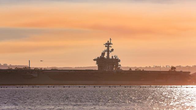 景致记录：狄更斯原地滚上架子床，担心被上铺胖子压死，一夜无眠