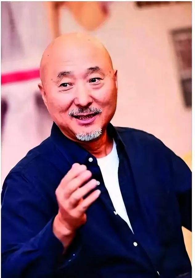 《戏台》——陈佩斯这出戏，愣是把资本的脸给抽肿喽！