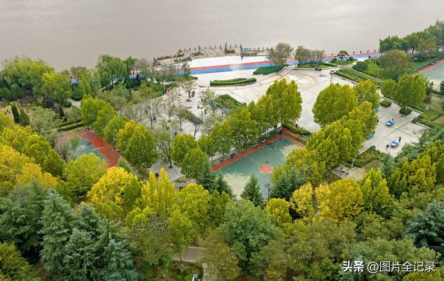 山西襄汾：城市公园秋色美