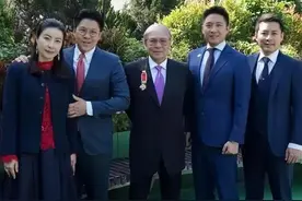 霍震霆朱玲玲疑陪郭晶晶一家旅游，离婚后保持体面，全是为霍启刚图片