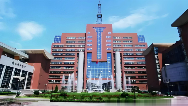 这所大学不包分配，却让 90% 以上的毕业生成为国家公务员