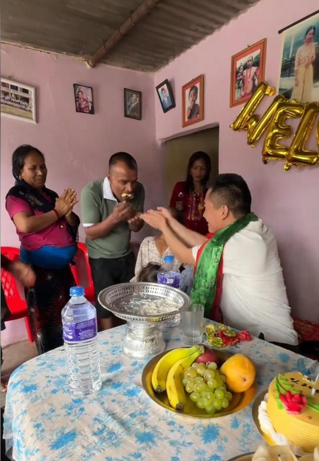 江苏穷小伙爱上尼泊尔美女，认识5天就结婚，花50万买黄金当彩礼
