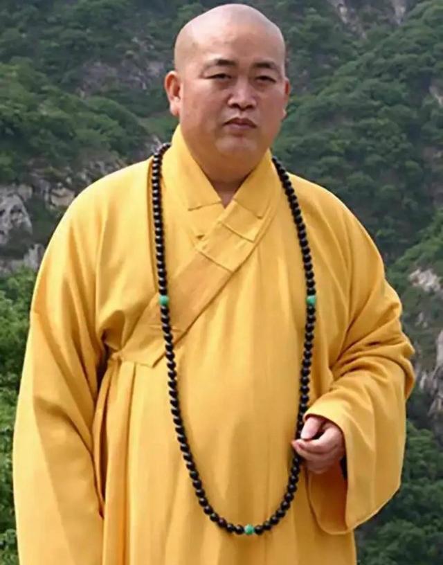 又一央视名嘴合照流出！释永信被抓恶心一幕再现，本人紧急发声
