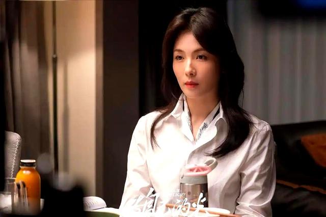 长相平平却资源不断，丑而不自知的4位戏混子女演员，谁给的自信