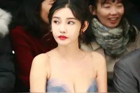 童菲‖魔鬼身材，童颜巨乳“晶女郎”又是周润发干女儿图片