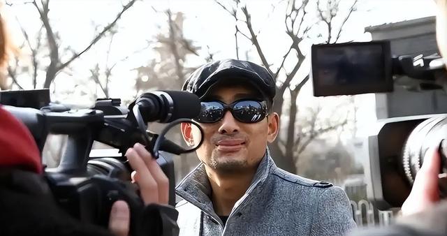 事实证明，“失踪”9年的歌手阿宝，早已走上了一条“不同的路”