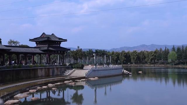 云南有大海的沙滩的城市，昆明动车1小时直达，四季如春度假小城