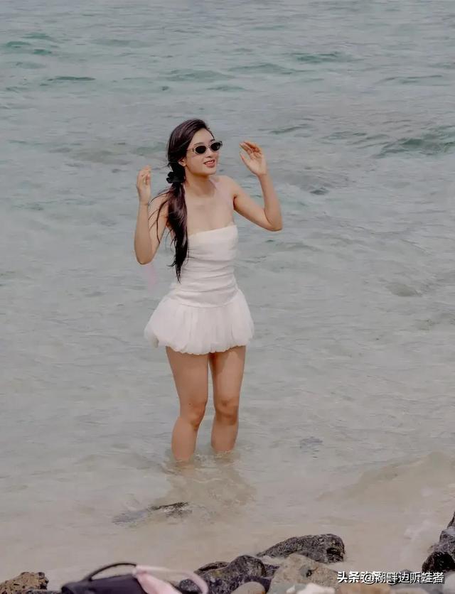 河北秦皇岛一校花太漂亮了,五官精致, 鞋码37,美得让人移不开眼