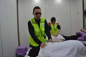 盲人夫妻带动300多人就业，他们是如何做到的？图片