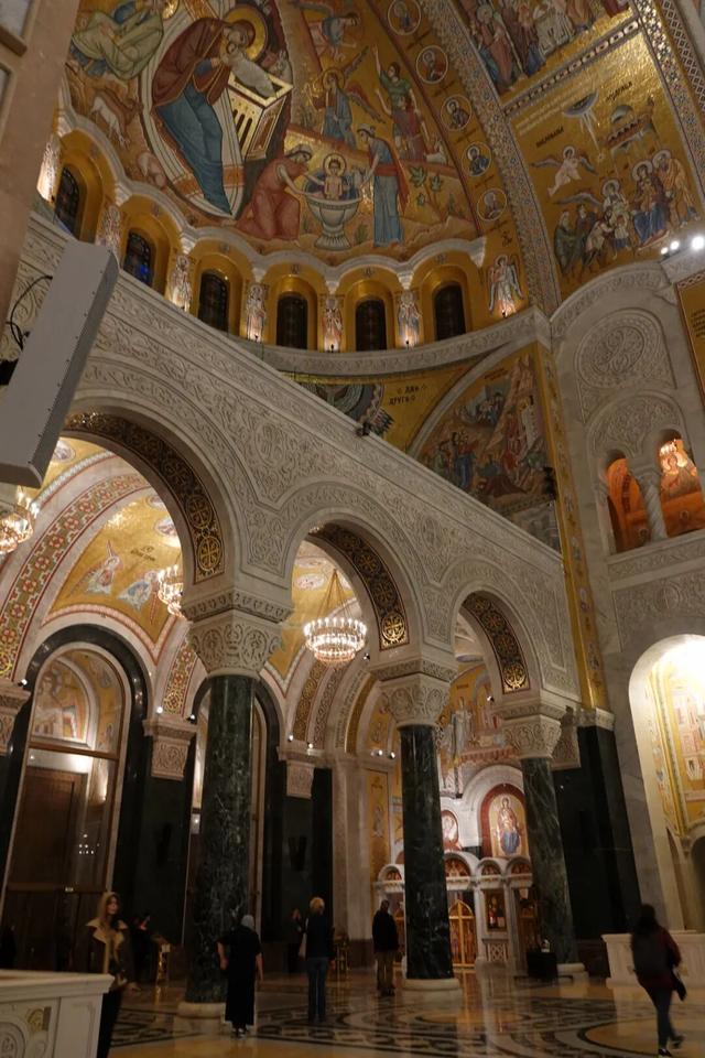 塞尔维亚，老贝城的圣萨瓦大教堂，马赛克壁画把金色用到极致典雅