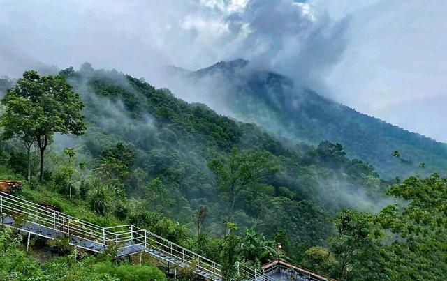 越南河内市西北的三岛山