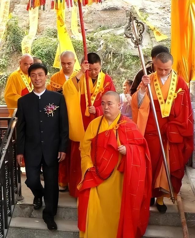 越扒越惊心！你根本想象不到释永信在少林寺的奢靡生活有多离谱？