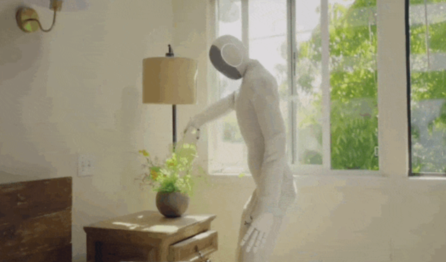 能开门叠衣服的14万家务机器人来了！体验后是“高级木偶”？