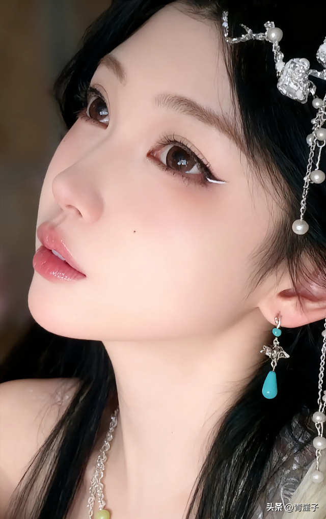 青丝若墨，银饰为霜：这一眼	，便误了千年的温柔