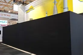 巴黎航展上以色列攻击性武器展馆周围被筑起黑色隔离墙，以国防部抨击法方图片