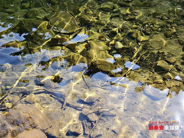 泰山东御道未央湖：一湖碧水落玉帘 山水秘境引客来