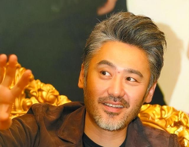 封杀四年，49岁赵薇财力状况接连被扒，结果估计和你想得不一样