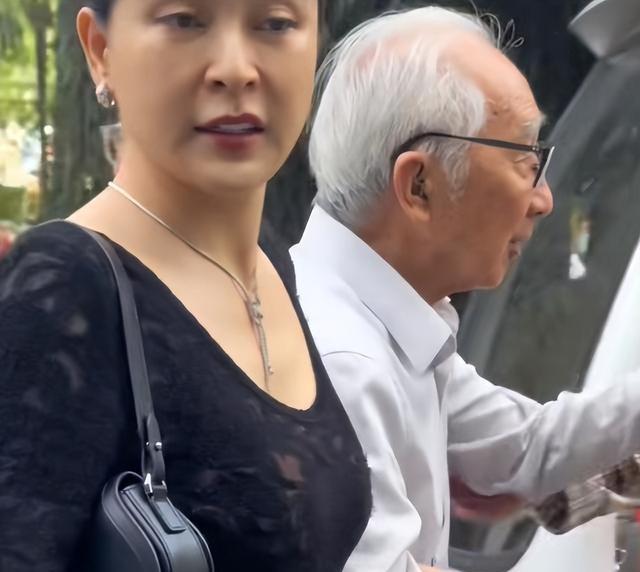 知名演员嫁大44岁老艺术家，现丈夫91岁垂垂老矣	，她47岁貌美如花
