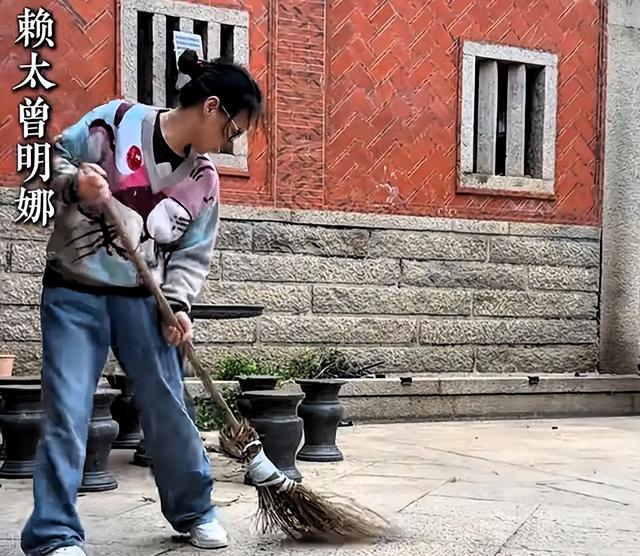 赖昌星前妻曾明娜现状：独居3000平老宅，种花做饭，活成人生赢家