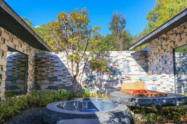 腾冲银杏季｜4天5夜黄金攻略，把金黄、温泉、烟火全打包～