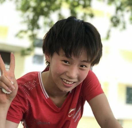 这次被央媒“点名”的陈芋汐，暴露真实处境，原来全红婵真没说错