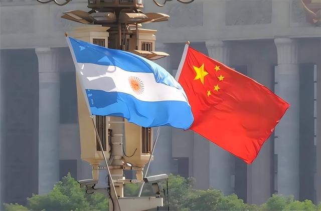 加拿大总理刚到北京，又有两国元首计划访华，特朗普突然喊话中国