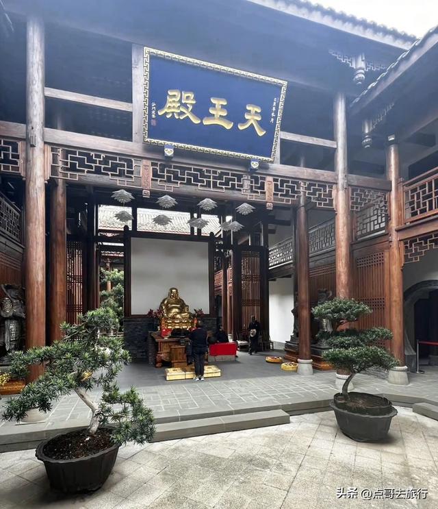 成都大邑最精致寺庙，钟鼓楼建于河上，超级漂亮，公共交通可达！