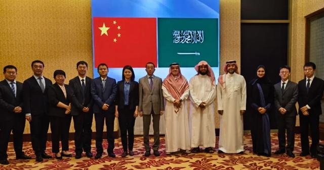 阅兵仅剩6天，特朗普突然访华？中方专机先启程，有事就在美国谈