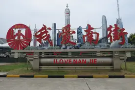 中秋节期间南街村方便面厂开足马力忙生产以满足市场需求图片