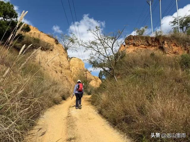 随走呈贡大学城,逛梁王湖、转小土林,感受多彩的秋冬世界,休闲