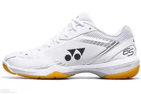 羽毛球鞋的选择方式、使用建议和更换标准图片