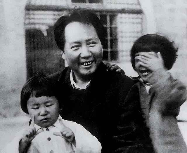 李讷晚年的时候	，样貌越来越像毛主席，买车时老板怎么都不收钱