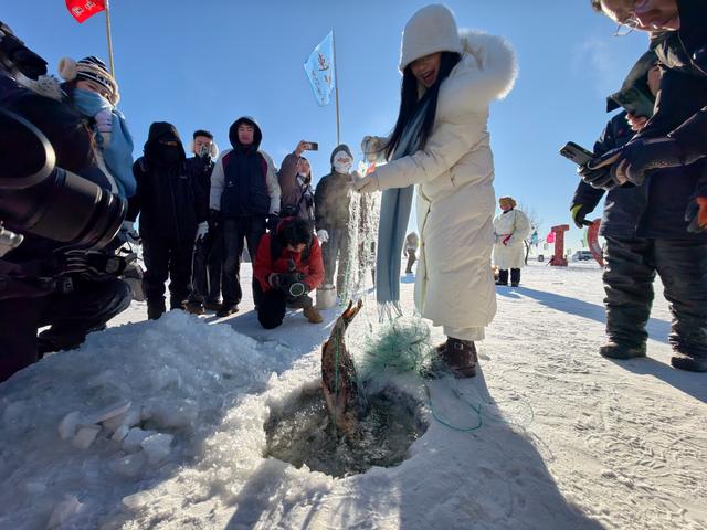 踏雪寻鱼：在杜尔伯特，我亲历了千米巨网破冰而出的震撼