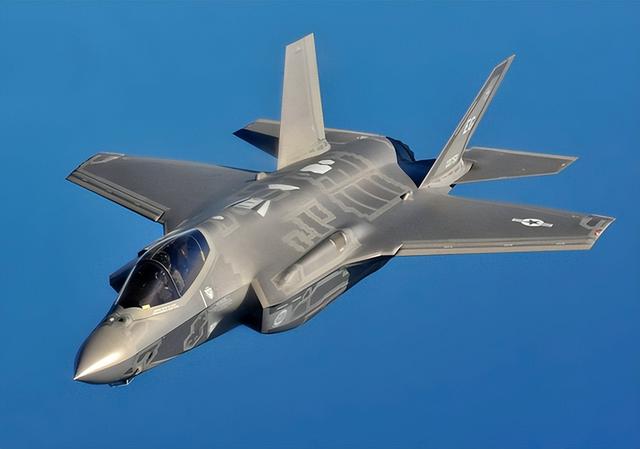 验证“组合拳”可靠性，美国测试用F-35隐形战机，投放B61-12核弹