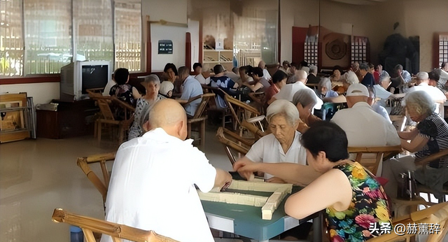 中国将迎人口死亡高峰！22年1041万，23年1100万，去年死亡多少？