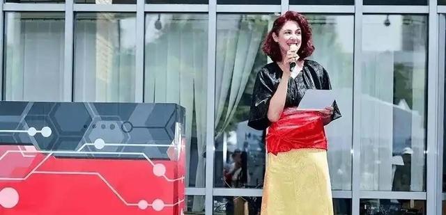 跨越半个地球的爱恋，出租车司机和德国女演员的29年的家常生活